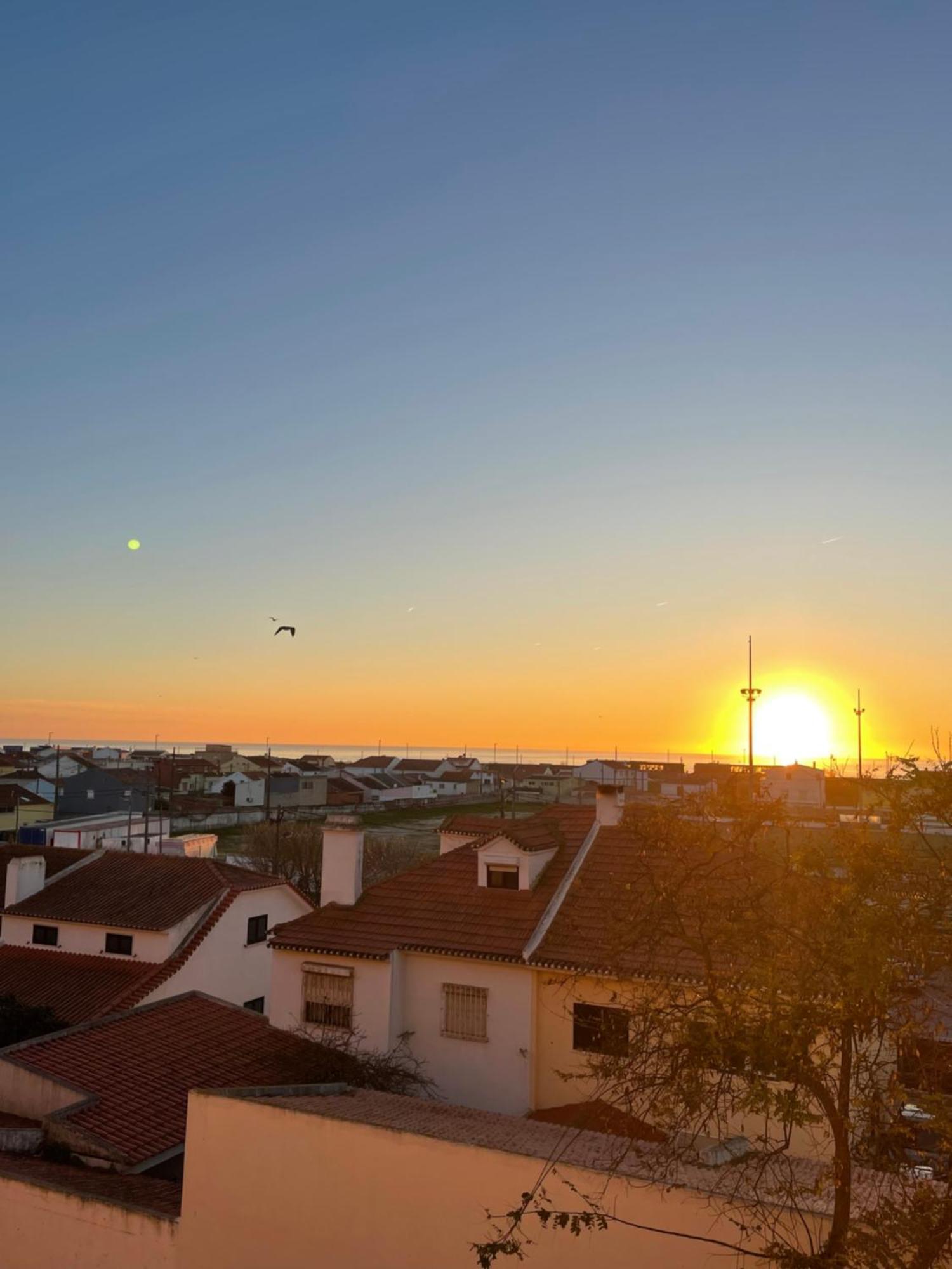 1-Bedroom Sea View Apartment With Private Balcony Costa Da Caparica, Just 5 Minutes From The Beach コスタ・ダ・カパリカ エクステリア 写真
