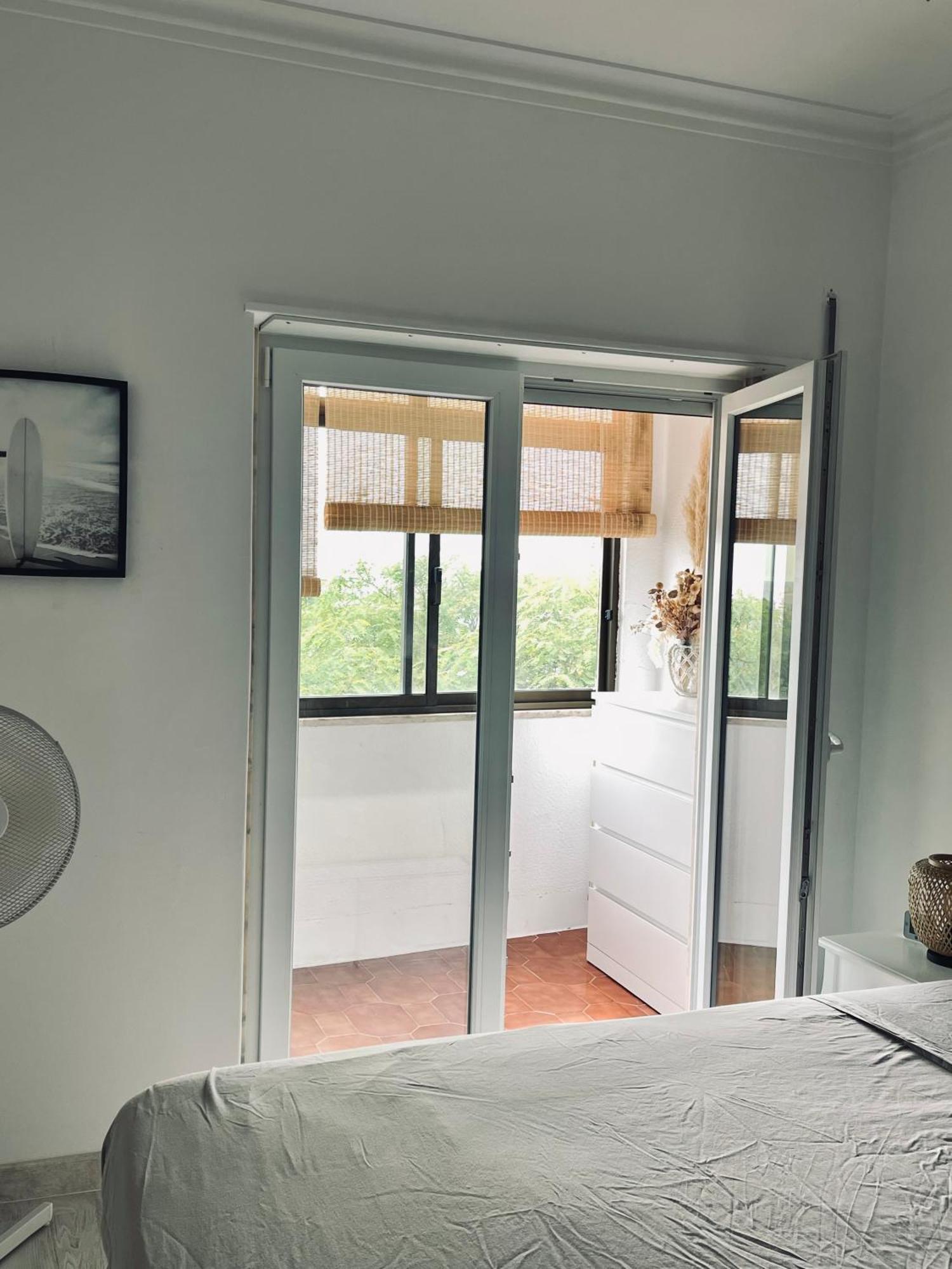 1-Bedroom Sea View Apartment With Private Balcony Costa Da Caparica, Just 5 Minutes From The Beach コスタ・ダ・カパリカ エクステリア 写真