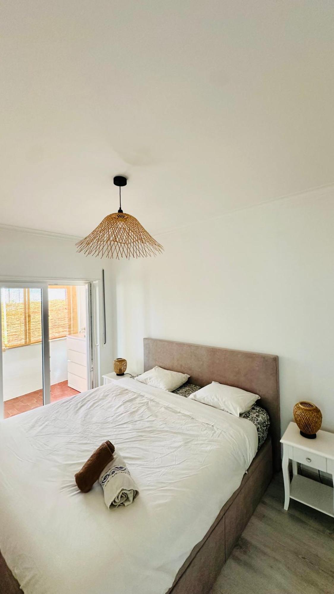 1-Bedroom Sea View Apartment With Private Balcony Costa Da Caparica, Just 5 Minutes From The Beach コスタ・ダ・カパリカ エクステリア 写真